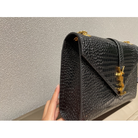 2023.10.18 Crocodile Pattern P205 Folding Box ⚠️ The size 27.20 Saint Laurent envelope bag that has been spoiled by bloggers can be formal, casual, and perfect