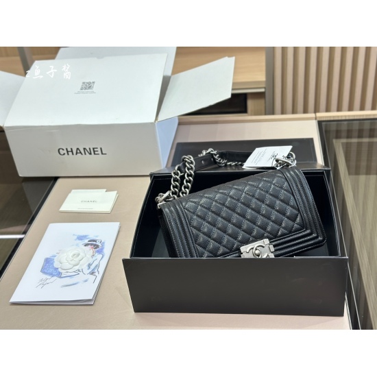 On October 13, 2023, 240 comes with a folding box airplane box size: 25cm Chanel Leboy spicy mom bag ⚠ High version reshipment of very full leather! High quality caviar!