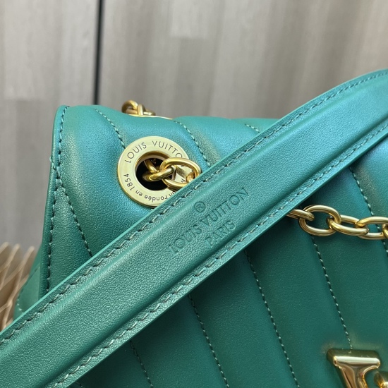 20231125 Internal price P770 Top level original order [Exclusive background] Style numbers M58552,5 ⃣ Black, Rose Red, Green, Apricot, White LV NEW WAVE Chain Bag V-shaped Quilted Chain Bag Handbag Retro Gold Chain Slide with Carved Small Holes and Foldin