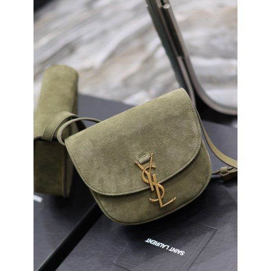 20231128 Batch: 610Kaia small_ The military green frosted model has a sleek and compact appearance, crafted in a minimalist style of calf leather. The gold logo buckle is particularly eye-catching! The special printing process of caramel frosted leather h