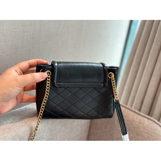 2023.09.03 190 box size: 17 * 12cm cowhide quality ✅ YSL mini NOLITA handbag is exquisite, cute, and very capable of carrying. He is really a gentle fairy, Ben Xian. Search for Yang Shulin and Lolita