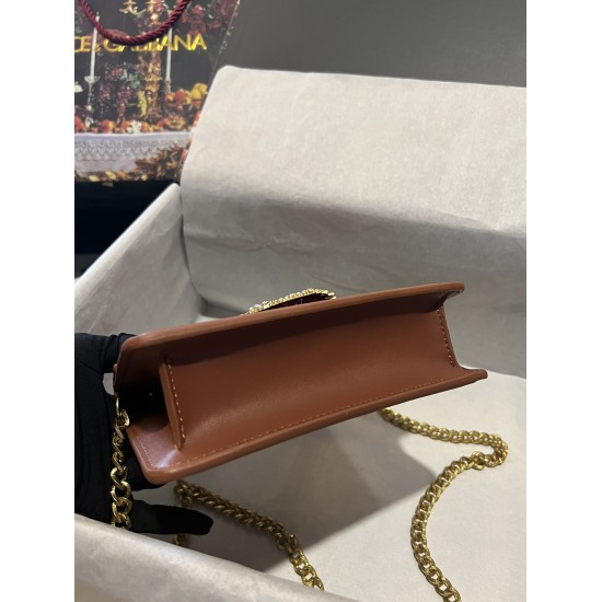 20240319 batch 550 top original DolceGabbana overseas purchasing special product love bow ✨ The chain handbag is mainly simple and fashionable, and the most popular crossbody bag is made of imported raw materials. The front DG logo and the front flip cove