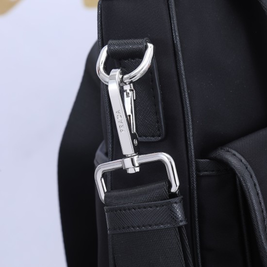 500 P households 2VG035 arrived on March 12, 2024 ✨  Nylon material with Saffiano leather trim and polished steel handle accessories, internal logo label, external triangular enamel nameplate zipper opening and closing multiple inner pockets, including tw