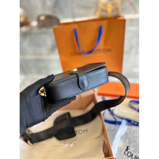 2023.10.1 p195LV New Three in One Officier Three Piece Set Single Shoulder Crossbody Waistpack Chest Bag with Various Back Sizes: 17 * 10 * 4.5Cm Folding Box Packaging