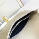 On March 12, 2024, P640 small size {flip desert color} exclusive PRADA new vintage underarm bag is coming! This year's popular vintage underarm bag has always been popular. The whole leather is delicate and smooth, and the irregular shape of the bag desig