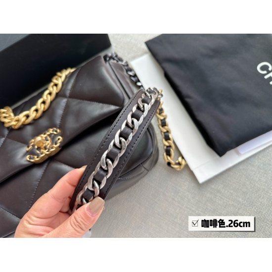 On October 13, 2023, 210 135 (with box) size: 20 * 14cm, 2616cm, Xiaoxiangjia 19bag, achieving the best cost-effectiveness. Leather material has been upgraded again, with a high-quality texture
