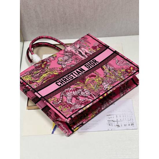 20231126 Large 780 [Dior] Hot selling Book Tote shopping bag, embroidered in elephant rose red. This Book Tote handbag is inspired by the creative director of women's clothing, Maria Grazia Chiuri, which is a flagship product that embodies Dior's aestheti