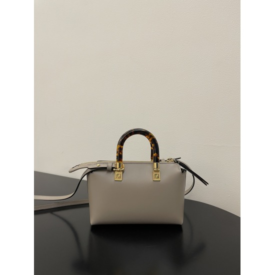 2024/03/07 Original order 750 special grade 870 khaki in stock ✔️ The FEND1 brand new Mini ByThe Way mini handbag features a pure and minimalist ByTheWav silhouette combined with tortoiseshell handles, giving it a personalized and lovable mini look. The s
