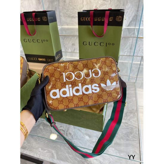 On October 3, 2023, p170 was truly amazed by Gucci X Adidas. Explore the joint collection of ribbons and GG letter interweaving patterns cleverly paired with white three stripes and clover logo. The inspiration for this collection comes from the creative 