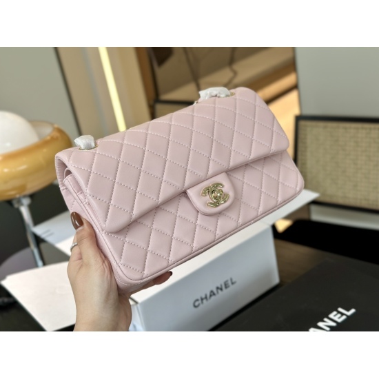On October 13, 2023, 250 comes with a folding box and airplane box size: 25cm Chanel. We have been working very hard to create a comfortable sheepskin fabric for other goods on the market! No matter who you are, hold it steady ✔️✔️，
