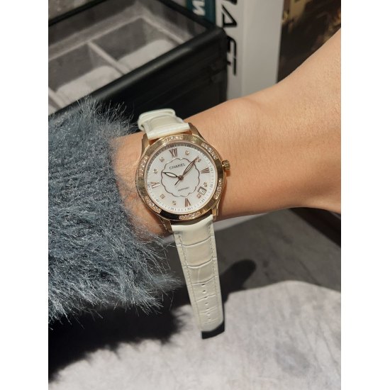 20240408 White 260 Mei 280 Belt Ceramic Same Price Chanel CHANEL - Elegant and Elegant Ceramic Women's Watch with Creative, Lightweight and Comfortable Case. The watch chain is composed of ergonomically designed curved ceramic steel chains, perfectly fitt