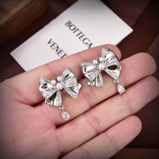 July 23, 2023 ❤ The unique design of BV's new butterfly earrings completely subverts your impression of traditional earrings, making them charming and eye-catching