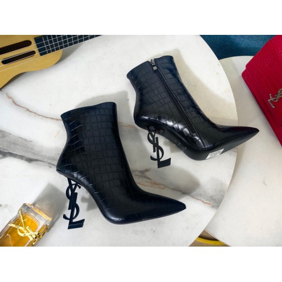 20240403 350 New [Saint Laurent] YSL Saint Laurent Logo Letter High Heel Boots for the 2023 Autumn/Winter Paris runway. This time, the designer injected an inner zipper opening to make it easy for you to handle your feet in any place. Comfortable, versati
