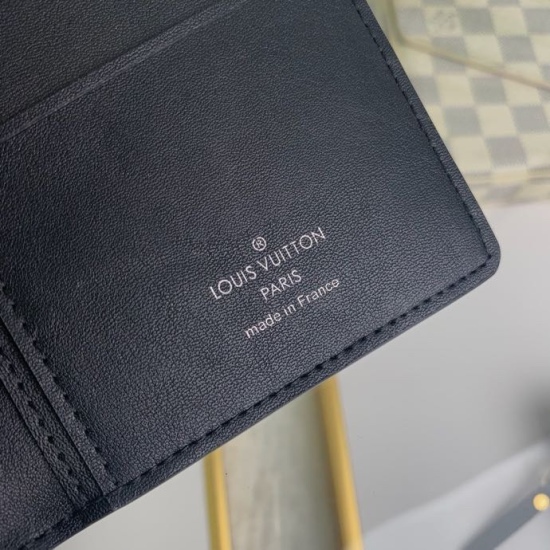 20230908 Louis Vuitton] Top of the line exclusive background M62900 Size: 10.0x 19.0x 2.0 cm Elegant exterior design paired with black Monogram Shadow calfskin, this very soft Brazza wallet is adorned with light and iconic Monogram embossing. Equipped wit
