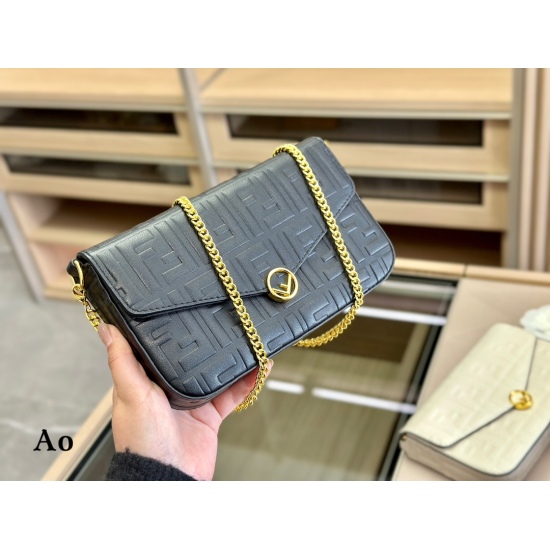 2023.10.26 170 box size: 20 * 11cm Fendi three piece set! Its advantages - cheap, good-looking, durable, small size, and large capacity. It can also be placed in other bags without occupying any space, ⚠
