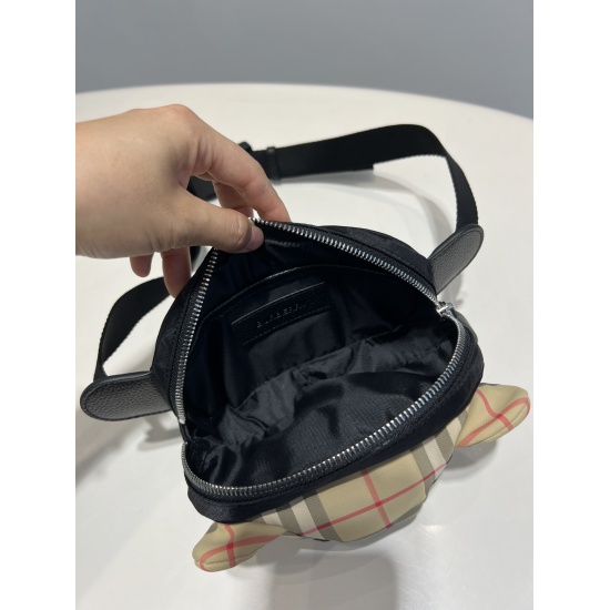 On March 9, 2024, P750 Pure Original Single Fidelity B Home Pure Original New Striped Cotton Bear Head Waist Bag Chest Bag Single Shoulder Bag is made of Vintate retro checkered cotton material and nylon fabric. The upper body of this fabric is very light