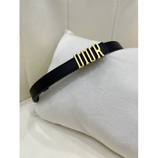 The Dior belt features a retro colored double sided calf leather style that is slim and slender, paired with a skirt, pants, or dress to enhance the body shape. Belt width: 2.0cm
