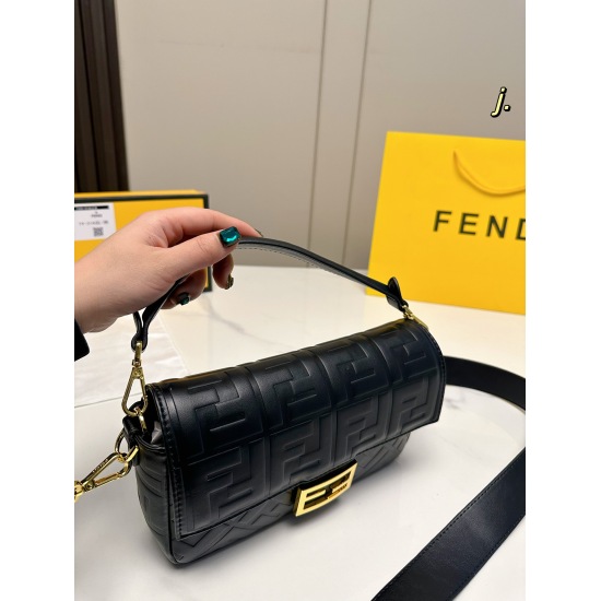 2023.10.26 P190 (with box) size: 2716FENDI Fendi baguette stick bag with double F relief technology, with a concave and convex feel, single shoulder, crossbody, and handheld: a long-lasting style that can be easily controlled in any style of the four seas