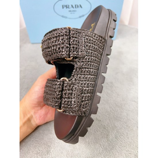 On November 17, 2024, Prada's latest model: original customized Lafite grass lining: imported mixed breed sheepskin sole: original 1:1 molded outsole heel height: 2.5cmsize: 35-41P290