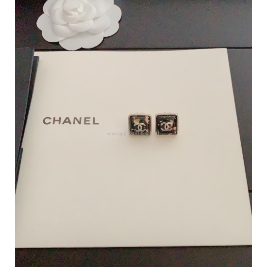 2023.07.23 ch * nel's latest black square earrings are made of consistent Z brass material