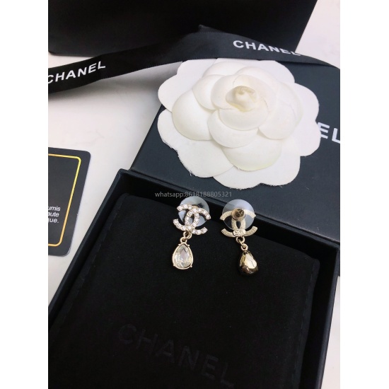 On July 23, 2023, Xiaoxiang became popular and launched the 2022 Goddess's autumn and winter runway series Chanel Chanel. The purchase level of new earrings and earrings was determined by a certain system of fashionable accessories. The style is not good 