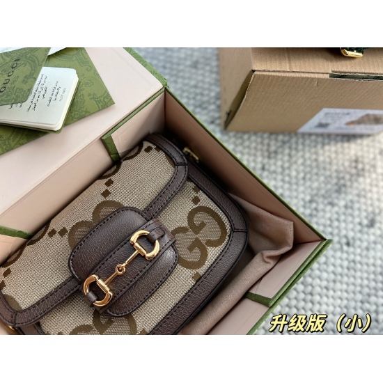 2023.10.03 225 High Order Edition (Gift Box) Size 20 * 14cm Full Set Customized Packaging ‼️ The GG Jumbo logo is fashionable!!! The mini size that you have been longing for has finally been arranged in a huge and cute size, paired with two shoulder strap