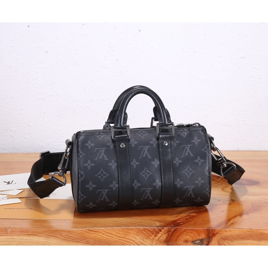 20231125 P500 ‼ Top grade original order, all steel hardware ‼ This Keepall 25 handbag is made of Monogram Eclipse Reverse canvas, showcasing the elegant and reinterpreted classic patterns of Louis Vuitton. Reinforced straps and leather nameplates continu