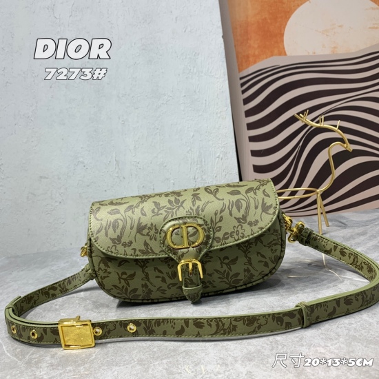 July 10, 2023 [Original Quality] Dior's 22nd Autumn/Winter New! Dior BOBBY's new style, add floral patterns on the monochrome BOBBY bag!, A stiff body! Hardware aging adds a retro feel and is not easy to wear. Model number: 7273 # Size: 20-13-5CM