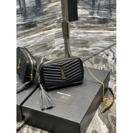 20231128 batch: 580 black gold buckle_ Top imported cowhide camera bag, ZP open mold printing, to be exactly the same! Very exquisite! Paired with fashionable tassel pendants! Full leather inside and outside, with card slots inside the bag! Very practical