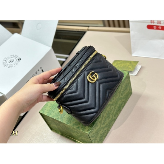 On March 3, 2023, 215 comes with a foldable box and an airplane box size of 20.14cmGG marmont makeup bag with a new look ‼️ Good quality, high cost-effectiveness, Gucci cowhide quality ✔️