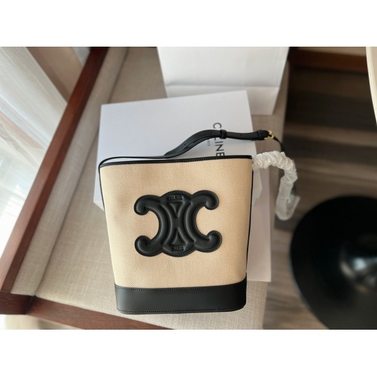 2023.10.30 225 box size: 22 * 24cm Celine bucket bag has always been a favorite. The bucket bag is durable and has a high aesthetic value with a retro artistic atmosphere