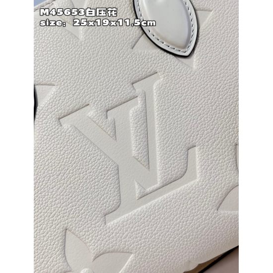 20231125 P1150 [Exclusive Real Shot M45653 White Embossed] M46569 This OnTheGo small handbag is made of Monogram Imprente leather, with a gentle tone that contrasts with LV letters and Monogram floral embossing, creating a small, square and shimmering des