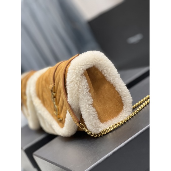 20231128 Batch: 630 ✰_ The most eye-catching lamb suede in the new model must be planted with grass~Gentle camel colored body wrapped cream colored lamb plush edges keep warm and soft, with a particularly healing texture! ˃̶͈̀ ௰ ˂̶͈́  Sincerely, Chic, to 