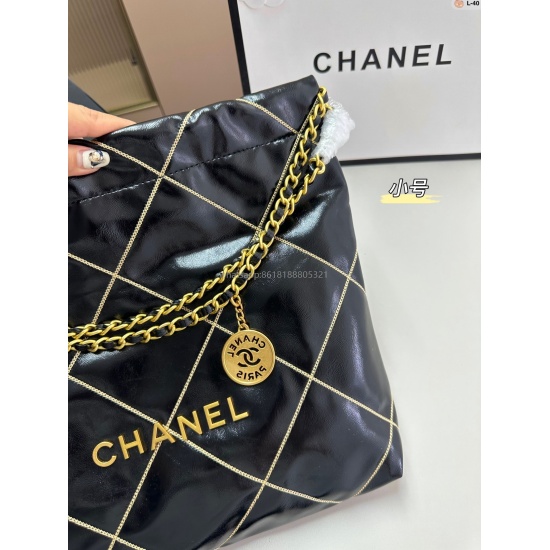 On August 14, 2023, the small p Chanel 22bag garbage bag is sweet and cool. It is a versatile and stylish item that every trendy and cool girl must wear. L-40 size 34.7.38/30.7.32 folding box