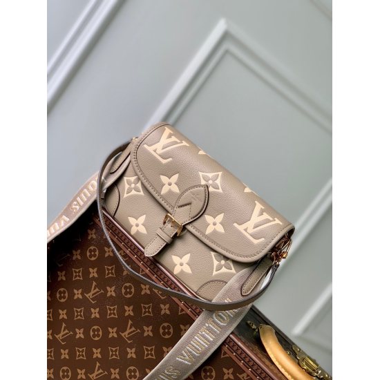 20231126 P790 Top Original Order ✨‼ All steel hardware: This Diane handbag is made of Louis Vuitton's classic Monogram Imprente embossed leather, woven with the brand logo into a detachable wide jacquard shoulder strap. In addition to the detachable leath