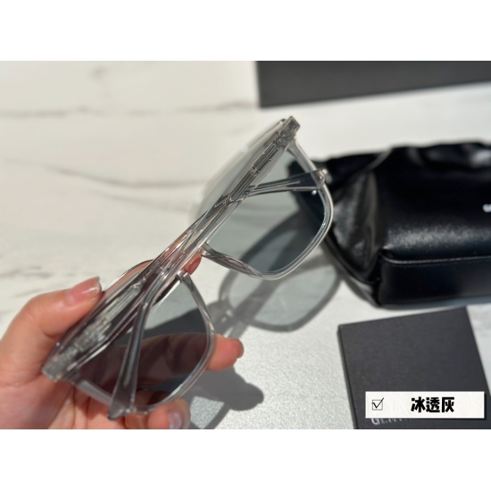 2023.09.03 185 GM's new low saturation gray with full packaging is too sharp. Does the village feel a trace of coolness? The new color of 23ss is cool and cute! Original Zeiss lenses! High clarity, wearing it immediately becomes advanced!