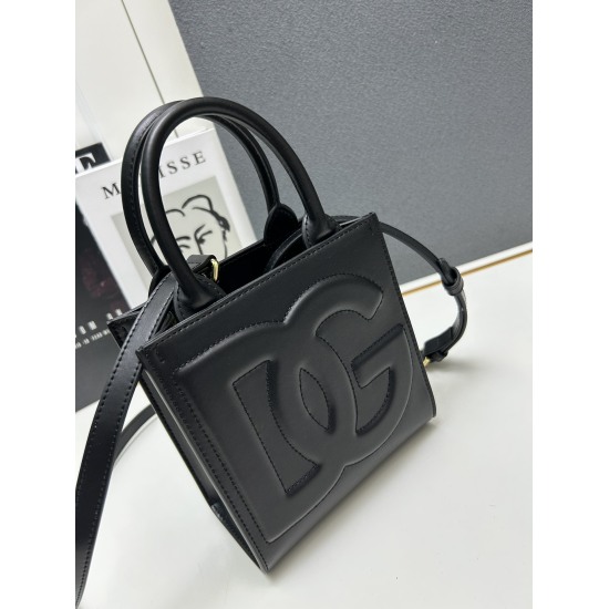 20240319 Batch 530 New Dolce&Gabbana DG Logo Bag Mini Tote Bag Counter synchronized new release ✨ Top layer cowhide high-quality small bag mini size 18x17x8cm model 6653#