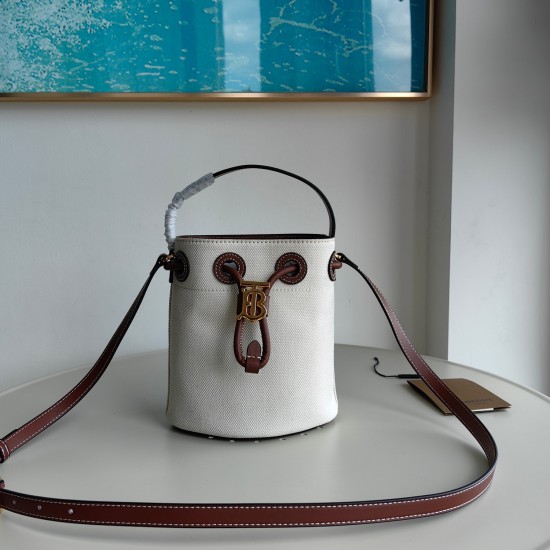 2024.03.09p650 Burberry Bur Mini Bucket Bag, lightweight and exquisite, cute and with a good capacity. Model 56911, white brown mini bucket bag, size 16.5x 11 x 18.5cm