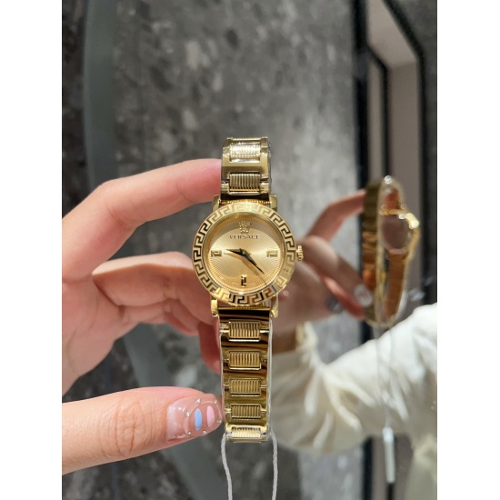 20240408 White 270 Gold 290 New Versace Versace PET Series, with a diameter of 28mm, combines minimalist timepieces with innovative style designs and eye-catching wristbands, showcasing a combination full of urban style. Designed for urban women, it is ve