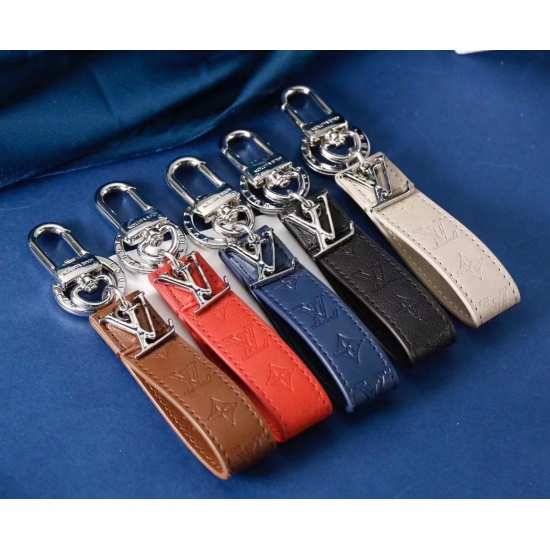 2023.07.11  Donkey Chain New Arrival Metal Chain ➕ Leather feels soft and showcases temperament in five colors: selection, gray, deep blue, black, coffee, and red