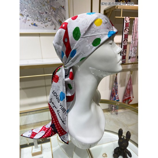 2023.07.03, the Lvjia [Colorful Dotted Jacquard 90] dark jacquard silk square scarf was designed by Japanese artist Yasushi Kuo for a Louis Vuitton box. The collaboration between her and the brand in 2012 inspired the design of the VxYK Painted Don M
