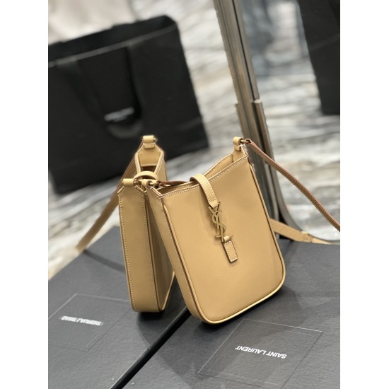 20231128 Batch: 550 [Apricot] New members of LE 5A7 series_ Mobile phone bag wall crack recommendation: This mini phone bag is perfect for showcasing countless fashionable and sophisticated designs. It is delicate, compact, and easy to create a concave sh