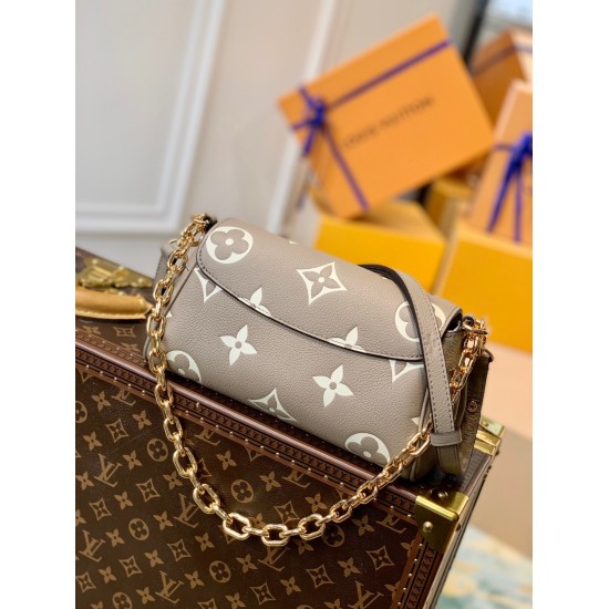 20231126 P770 Top Original Order ✨‼ The All Steel Hardware Favorite handbag features a soft grain leather embossed with an oversized Monogram pattern, with gentle pleats infused with a high-quality feel. The magnetic buckle continues the legacy of Louis V