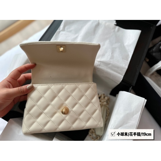 On October 13, 2023, 230 boxes and unboxing can be easily taken! Size: 19 * 14cm Xiaoxiangjia Coco Handle Handbag Small Ball Pattern Cowhide Material Original Hardware!!