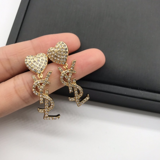 20240411 BAOPINZHIXIAO24YSL Saint Laurent Beautiful Delicate Elegant Simple Earrings If you can't handle the big earrings, this one is completely capable. It is lightweight, simple, full, gentle, generous, decent, simple and beautiful ✨✨✨