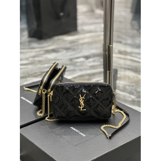 20231128 batch: 630 black gold buckle paint leather_ The latest BECKY diamond stitched double zipper handbag from the counter is made of Italian imported patent leather, paired with diamond stitched patterns and a minimalist iconic logo. It is grand, clas