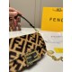 2023.10.26 P190 (box size) size: 2011 (small) FENDI Fendi's new autumn and winter mink fur stick bag has a soft and comfortable texture, with a double shoulder strap design! Carrying a crossbody shoulder, the inner capacity is warm throughout autumn and w