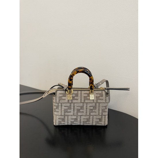 On March 7, 2024, the original 700 special grade 800FEND1 brand new Mini ByThe Way mini handbag features a pure and minimalist ByTheWav silhouette combined with tortoiseshell handles, featuring personalized elements and a charming mini style that presents
