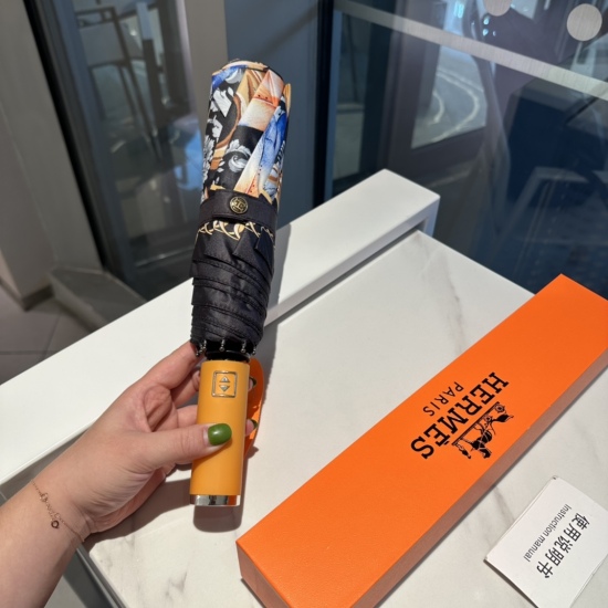 2023.06.30 Hermes The ultimate H family's three fold automatic umbrella is presented with exquisite craftsmanship and a continuous stream of imagination. The new coating technology brings surprising shading effects to the umbrella fabric, ensuring bett