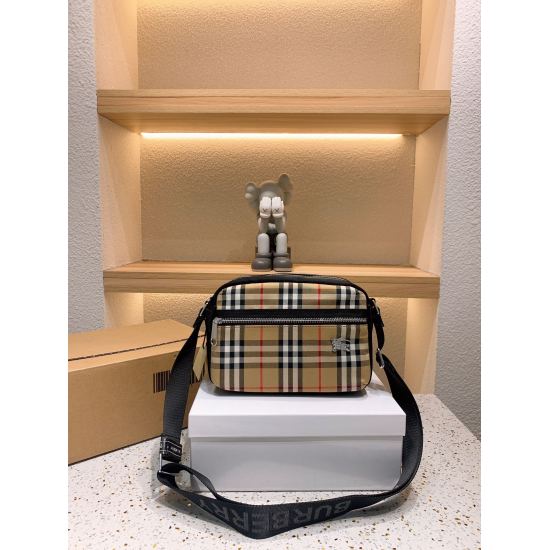 2023.11.17 P175 Burberry Camera Bag The Most Beautiful Small Bag! Same style as celebrities ‼️ Paulie's iconic The Canter Canter handbag! Exquisite and delicate small bag, original imported canvas, carefully selected Haymarket plaid cut pieces, paired wit